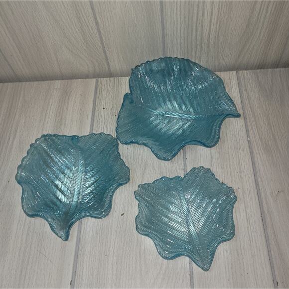 VNTG Set Of 3 Aquamarine Blue Leaf Shaped Glass Bowls Catch All Jewelry Key Dish - Picture 2 of 10